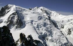 Blanc du Tacul (l), Mont Maudit (M) und der Mont Blanc (r). Foto: Balzarini