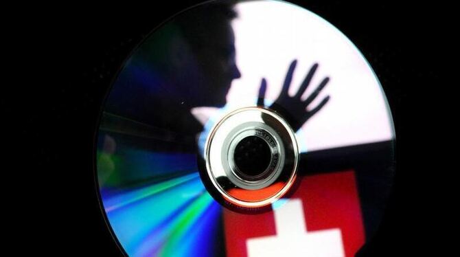 Nordrhein-Westfalen hat nach einem Medienbericht erneut eine CD mit Steuerdaten aus der Schweiz gekauft. Foto: Julian Straten