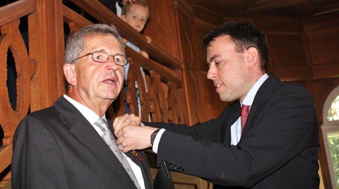 Dr. Hermann Wundt (links) nahm von Finanz- und Wirtschaftsminister Dr. Nils Schmid die Auszeichnung entgegen.