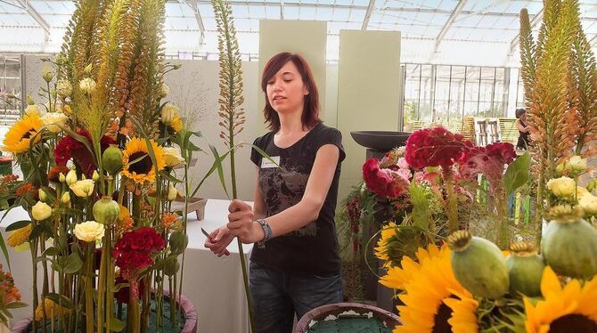 Jahrgangsbeste Jasmin Klatt fertigte eine gesteckte Gefäßfüllung. FOTO: TRINKHAUS Jahrgangsbeste Jasmin Klatt fertigte eine gesteckte Gefäßfüllung. FOTO: TRINKHAUS