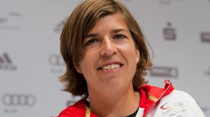 Natascha Keller wird die deutsche Fahne bei der Eröffnungsfeier tragen. Foto: Peter Kneffel Natascha Keller wird die deutsche Fahne bei der Eröffnungsfeier tragen. Foto: Peter Kneffel