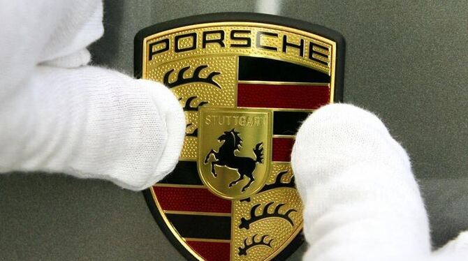 Die weltweite Nachfrage nach schnellen Nobelkarossen beschert Porsche weiter glänzende Zahlen. Auch bei seiner Jahresprognose