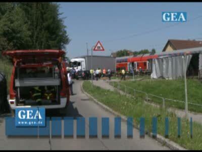 Zugunglück Regional-Express rammt in Wannweil Anhänger