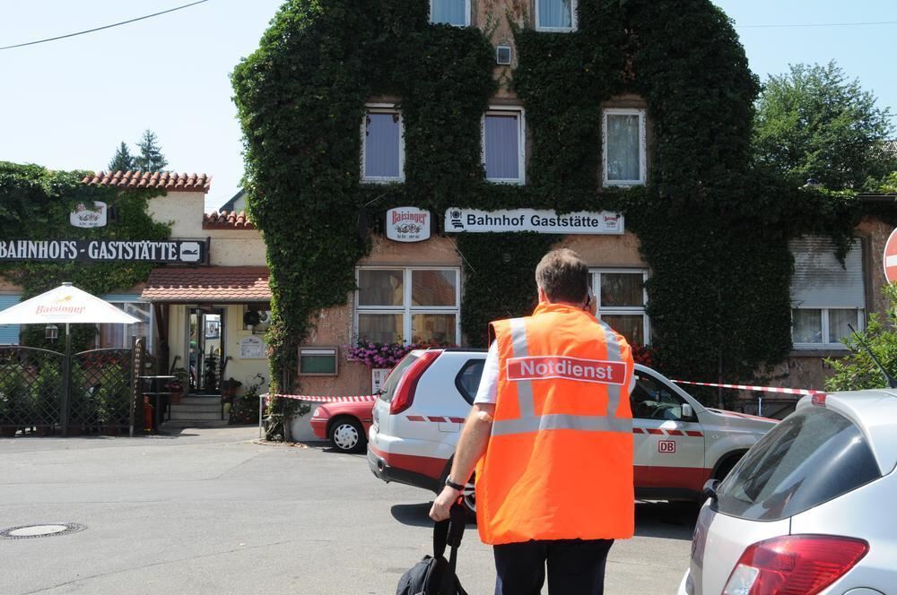Zugunglück Regional-Express rammt in Wannweil Anhänger