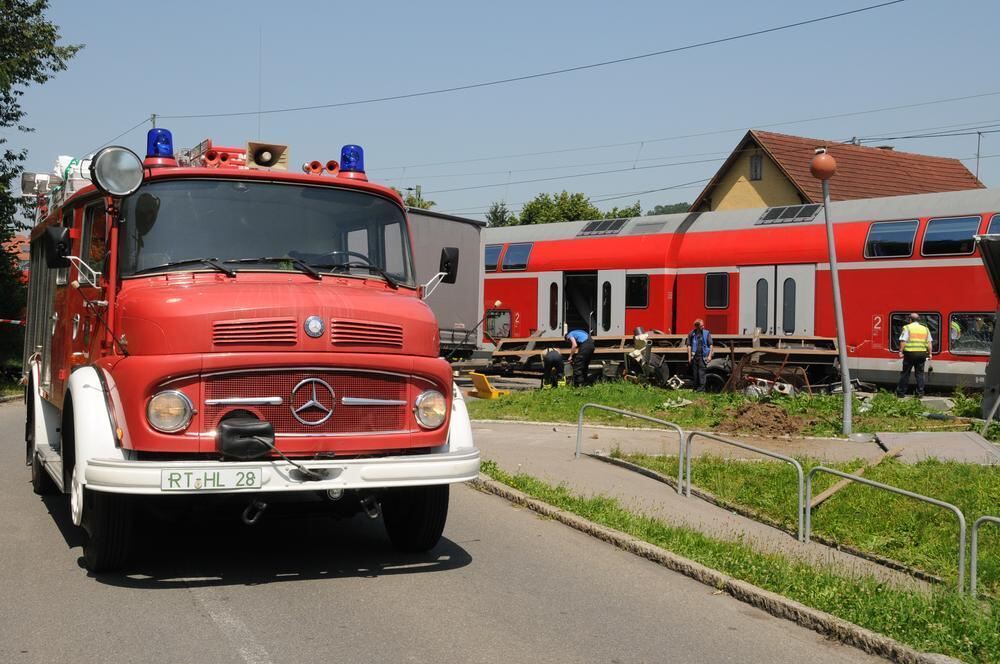 Zugunglück Regional-Express rammt in Wannweil Anhänger