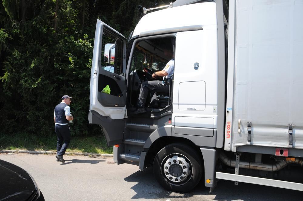 Zugunglück Regional-Express rammt in Wannweil Anhänger