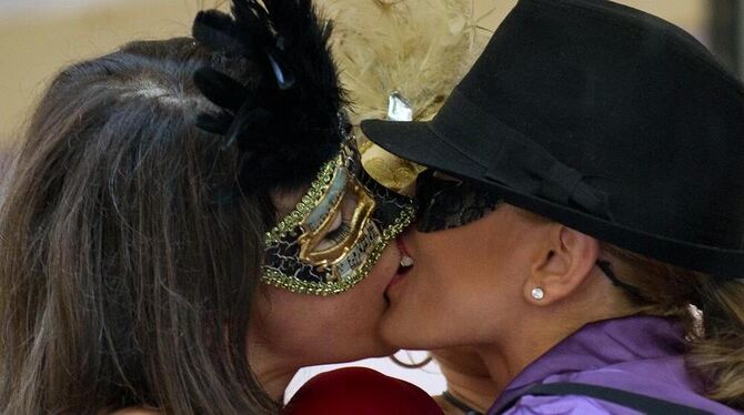 Liebe wen und wie Du magst: Der Christopher Street Day in Stuttgart. Liebe wen und wie Du magst: Der Christopher Street Day in Stuttgart.