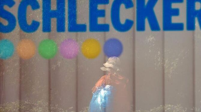 Alle Filialen von Schlecker XL und IhrPlatz bekommen diese und nächste Woche die letzten Lieferungen. Damit sollen die Regale Alle Filialen von Schlecker XL und IhrPlatz bekommen diese und nächste Woche die letzten Lieferungen. Damit sollen die Regale