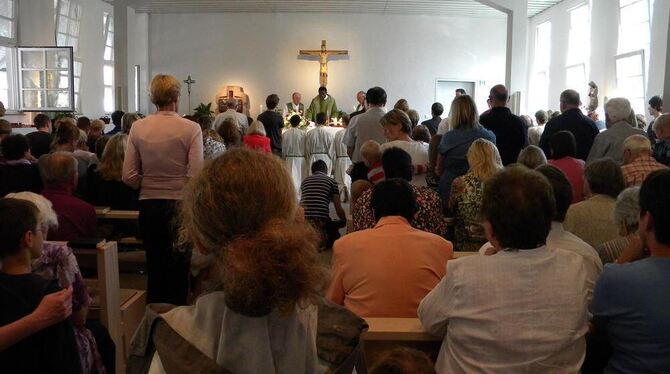 Bis auf den letzten Platz gefüllt war am vergangenen Sonntag die katholische Kirche in Pliezhausen, als die Gläubigen Abschied n Bis auf den letzten Platz gefüllt war am vergangenen Sonntag die katholische Kirche in Pliezhausen, als die Gläubigen Abschied n