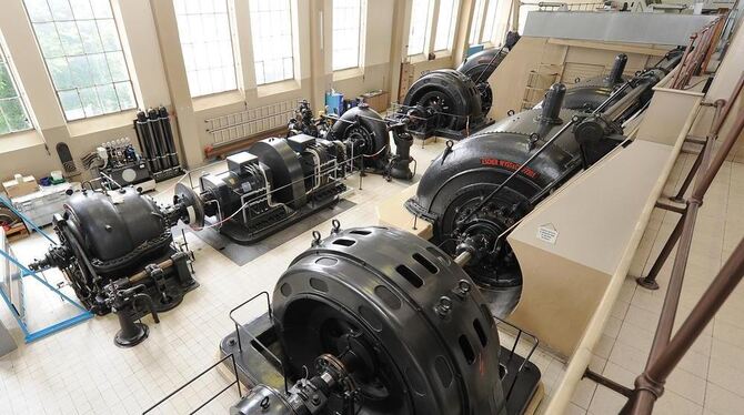 In der Maschinenhalle des Wasserkraftwerks Kirchentellinsfurt stehen noch die Generatoren und Turbinen aus dem Jahr 1926.