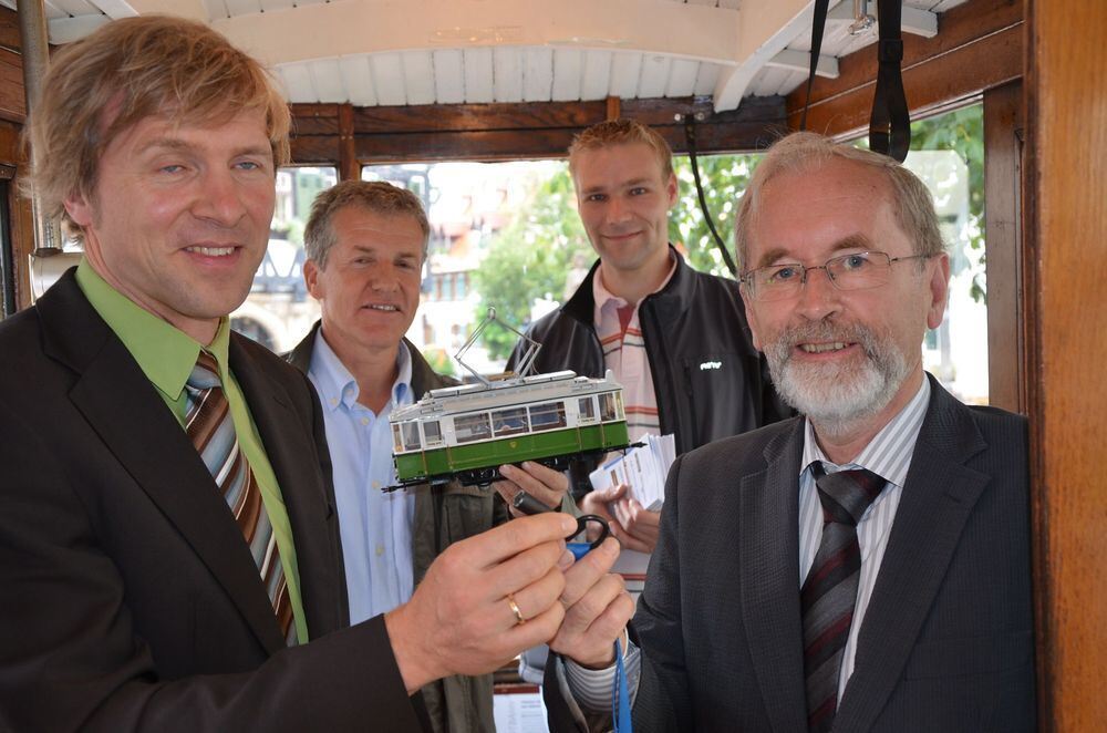 Straßenbahn landet in Pfullingen