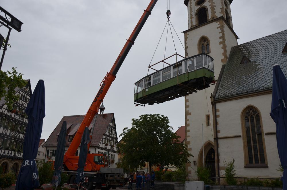 Straßenbahn landet in Pfullingen