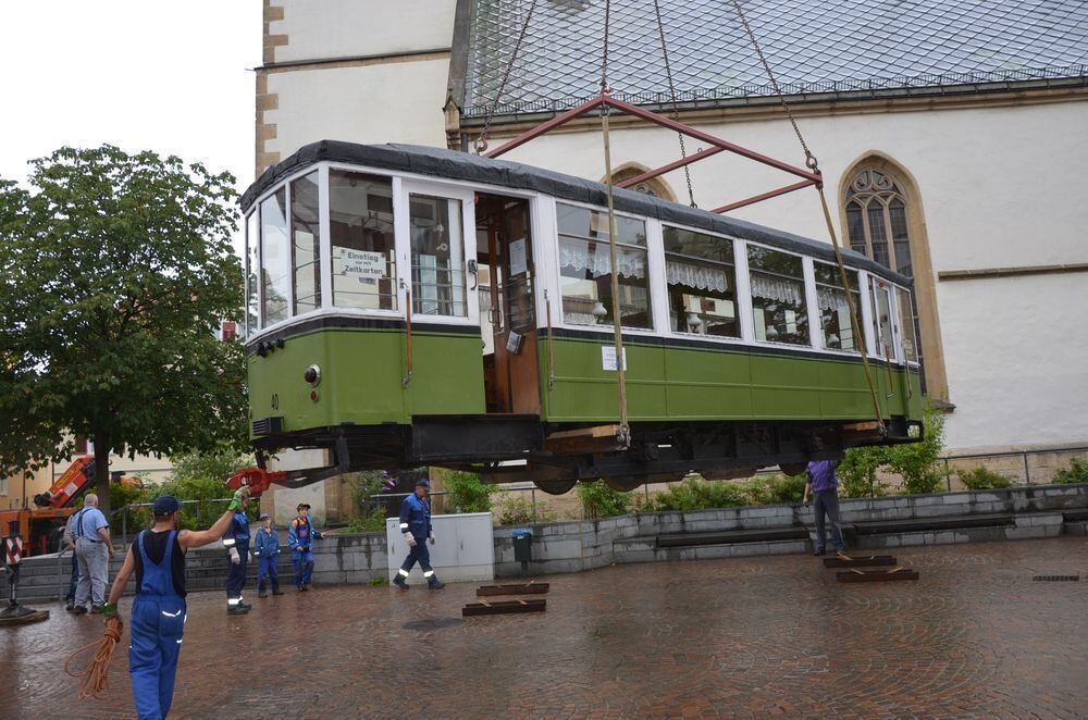 Straßenbahn landet in Pfullingen