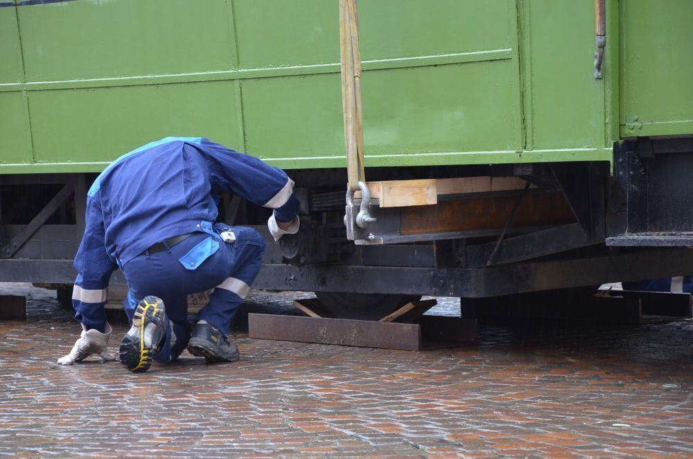 Straßenbahn landet in Pfullingen