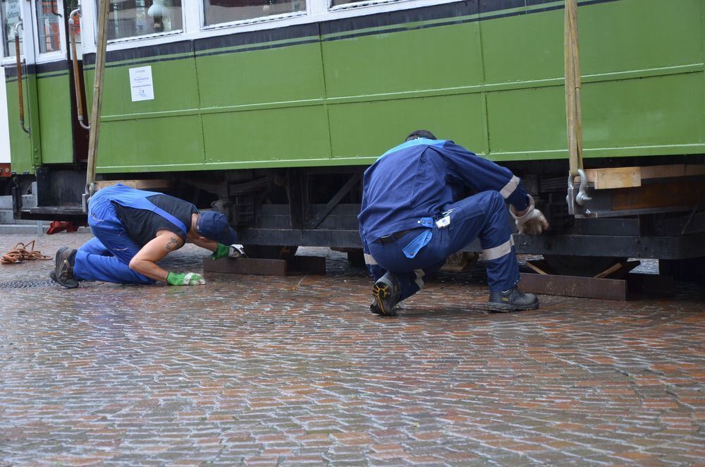 Straßenbahn landet in Pfullingen