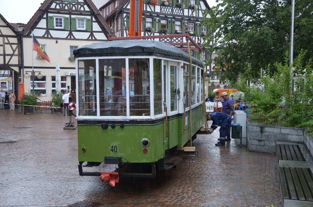 Straßenbahn landet in Pfullingen