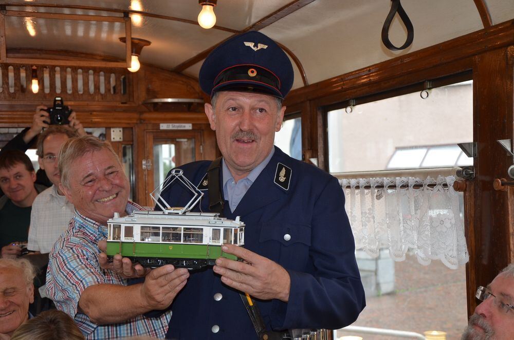 Straßenbahn landet in Pfullingen