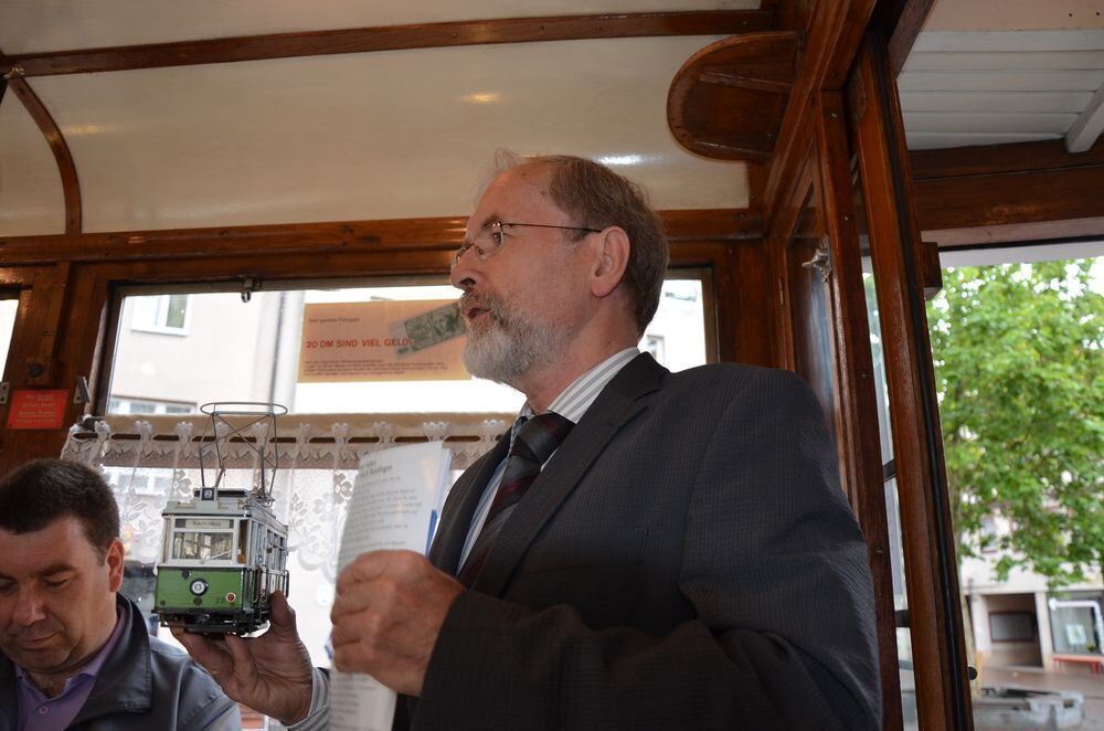 Straßenbahn landet in Pfullingen