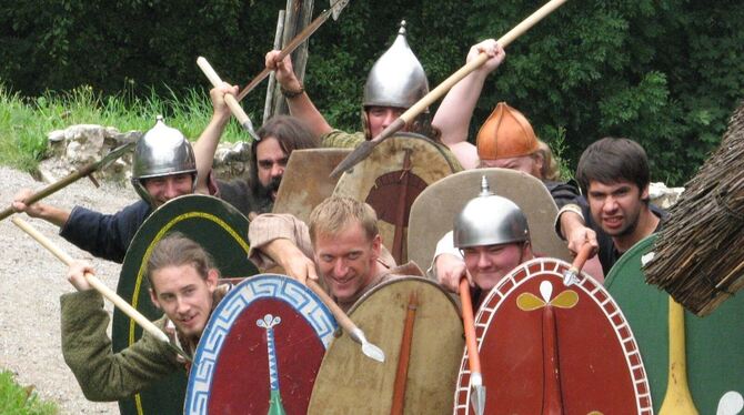 Sie nehmen im September für zwei Tage die Alb wieder in Besitz: die Kelten. Auf dem Fluggelände bei Hülben lässt sich dann auch die Gruppe Alauni nieder, eine wahrhaft wehrhafte, wilde Horte . 	FOTO: PR