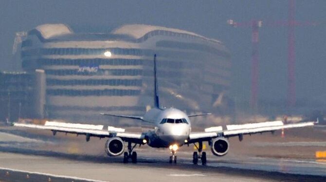Nach einem Sicherheitsalarm am Frankfurter Flughafen sind zwei Maschinen nicht in Richtung USA gestartet. Foto: Boris Roessle