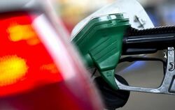 Am vergangenen Wochenende hat der Benzinpreis die bisherige Rekordmarke vom 18. April dieses Jahres geknackt. Foto: Arno Burg