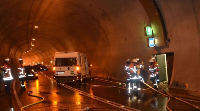 Brennendes Auto: Feuerwehrübung im Beurener Tunnel.