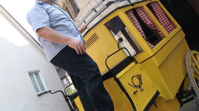 Vitus Freys Wiedersehen mit der Postkutsche: Vitus Frey senior hatte sie vor 50 Jahren an die Stadt Urach verkauft. Vitus Freys Wiedersehen mit der Postkutsche: Vitus Frey senior hatte sie vor 50 Jahren an die Stadt Urach verkauft.