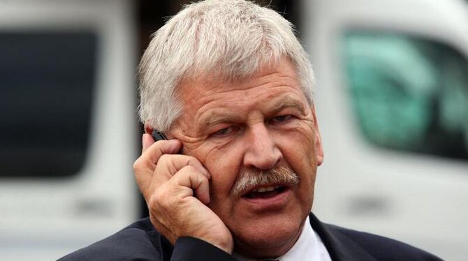 Vor Gericht muss sich Udo Voigt unter anderem für die Herstellung und Verbreitung eines Wahlwerbespots verantworten, in dem A Vor Gericht muss sich Udo Voigt unter anderem für die Herstellung und Verbreitung eines Wahlwerbespots verantworten, in dem A