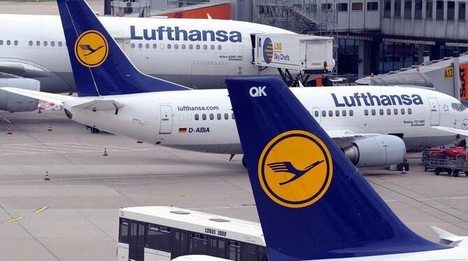 Die Lufthansa hat wegen des angekündigten Streiks bereits zwei Drittel ihrer Flüge am Freitag gestrichen. Foto: Federico Gamb