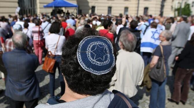 Juden und Muslime demonstrieren in Berlin für das Recht auf religiöse Beschneidungen. Foto: Florian Schuh 