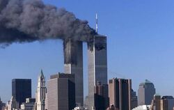Der Morgen des 11. September 2001 in New York: Das World Trade Center brennt. Foto: dpa/Archiv