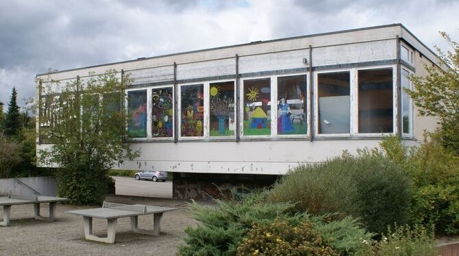Undicht, zugig, kalt und baufällig: Die Aula der Freibühlschule - von Spöttern der meist beschlagenen Fenster wegen auch "Aquari