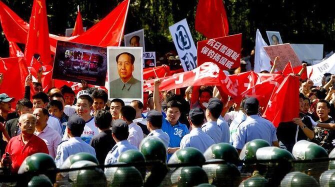 Demonstranten vor der japanischen Botschaft in Peking. Foto: Diego Azubel