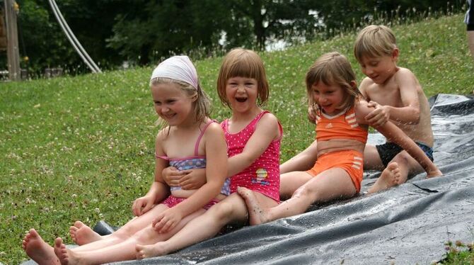 Spiel und Bewegung bieten Kindern vielfältige Möglichkeiten, sich selbst auszuprobieren, motorische Erfahrungen zu machen, Koord