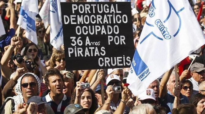 Allein in Lissabon beteiligten sich Zehntausende Portugiesen an einer vom Gewerkschaftsdachverband CGTP organisierten Demonst