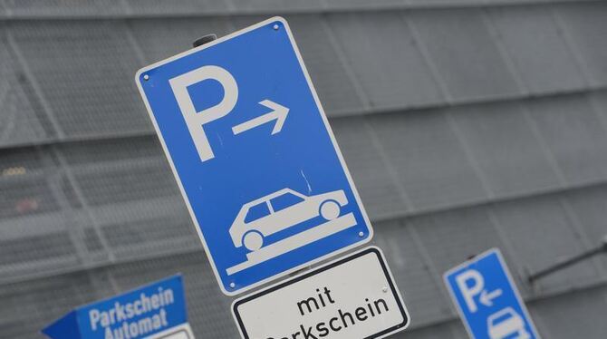 Die Regeln fürs Parken auf öffentlichen Flächen in Eningen sollen neu überdacht werden.