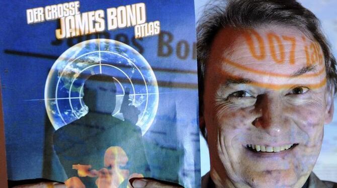 Siegfried Tesche ist Autor mehrerer Bücher zum Thema James Bond. Foto: Jochen Lübke