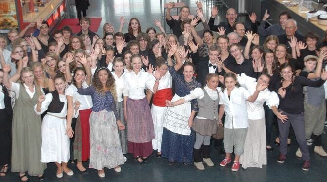 Der Jubel des BZN-Musical-Ensembles kannte nach der Preisverleihung im Stuttgarter Theaterhaus keine Grenzen. FOTO: EWA