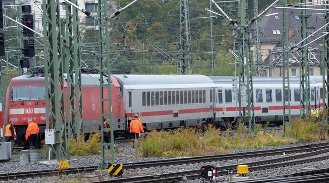 Bei einer Testfahrt ist in Stuttgart ein Zug entgleist.