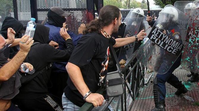 Zusammenstöße in Athen zwischen Demonstranten und der Polizei. Foto: Orestis Panagiotou