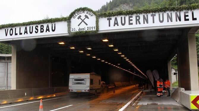 Testsieger: Der österreichische Tauerntunnel gilt am sichersten - vor allem wegen der 2011 neu eingeweihten zweiten Röhre. Fo