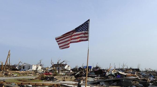 Zerstörungen durch einen Tornado in der Stadt Joplin im Mai 2011: In dem Jahr sind in Nordamerika durch Tornados, Hagel und S