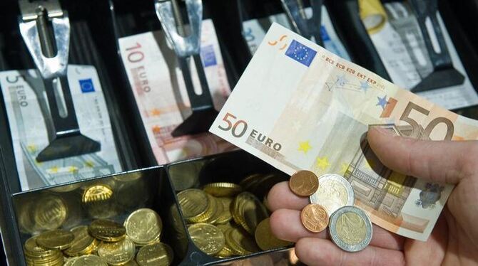 Bargeld lacht. Das Vertrauen der Deutschen in Banknoten ist ungebrochen. Foto: Patrick Pleul