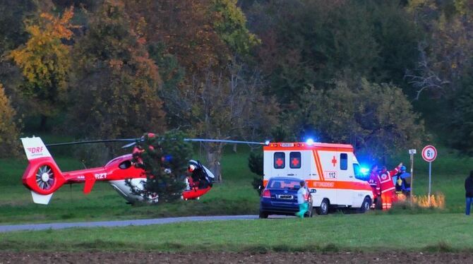Die Retter auf dem Weg zur Unglücksstelle.