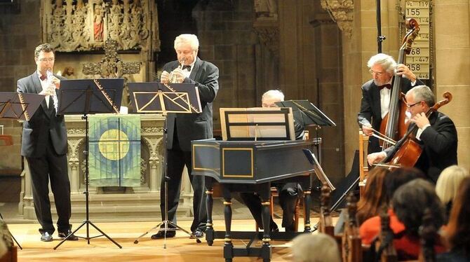 Trompetenvirtuose Ludwig Güttler (rechts) und das Leipziger Bach-Collegium in der Marienkirche. FOTO: MARKUS NIETHAMMER Trompetenvirtuose Ludwig Güttler (rechts) und das Leipziger Bach-Collegium in der Marienkirche. FOTO: MARKUS NIETHAMMER