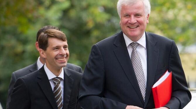 Der in die Kritik geratene CSU-Pressesprecher, Hans Michael Strepp, zusammen mit Bayerns Ministerpräsident Horst Seehofer. Fo