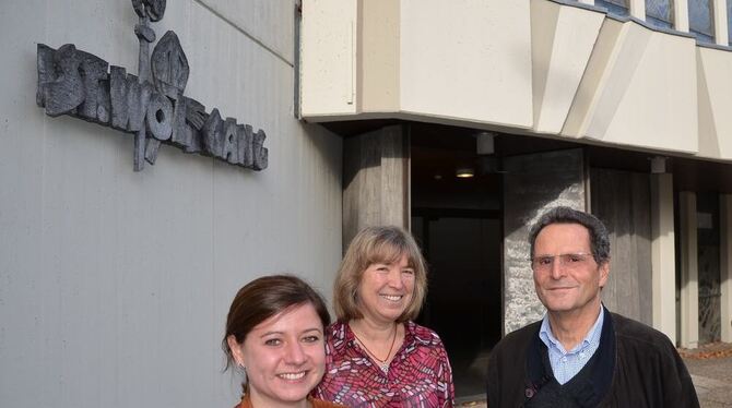 Eberhard Bader, Ursula Halter und Ines Spitznagel (von rechts) öffnen am Sonntag die Türen der St. Wolfgangskirche. GEA-FOTO: U Eberhard Bader, Ursula Halter und Ines Spitznagel (von rechts) öffnen am Sonntag die Türen der St. Wolfgangskirche. GEA-FOTO: U