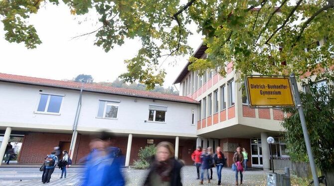 G 8 oder G 9: Für sie kommt der Antrag zu spät, gleichwohl - wenn sie die Wahl hätten - gingen 75 Prozent der Schüler des Dietrich-Bonhoeffer-Gymnasiums in Metzingen lieber ein Jahr länger in die Schule.  FOTO: GERLINDE TRINKHAUS