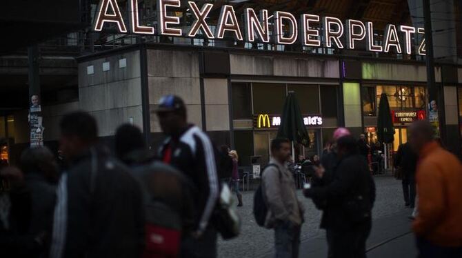 Nach der tödlichen Prügelattacke vom Alexanderplatz sind noch nicht alle Verdächtigen gefasst. Laut »Bild«-Zeitung will sich