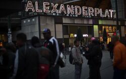Nach der tödlichen Prügelattacke vom Alexanderplatz sind noch nicht alle Verdächtigen gefasst. Laut «Bild»-Zeitung will sich 